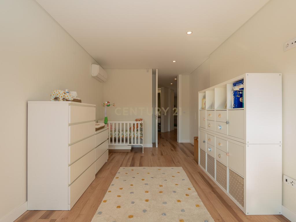 Apartamento T3+1 duplex, com terraço e estacionamento, no centro da cidade de Torres Vedras - Image 39