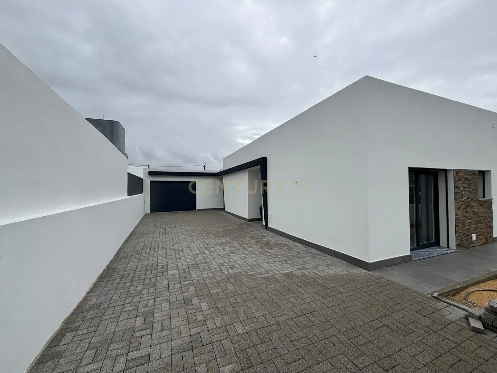 Fotografia 3 de Moradia T3 Térrea Isolada com 3 suítes | Quinta do Anjo