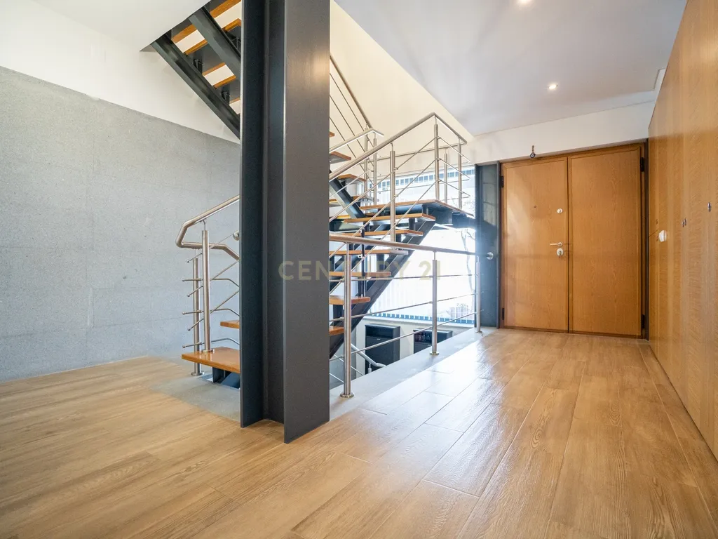 Moradia Contemporânea T4 em Santo António da Charneca - Barreiro - Image 11