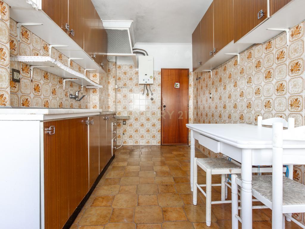 Apartamento T4 - Venda Nova - Image 6