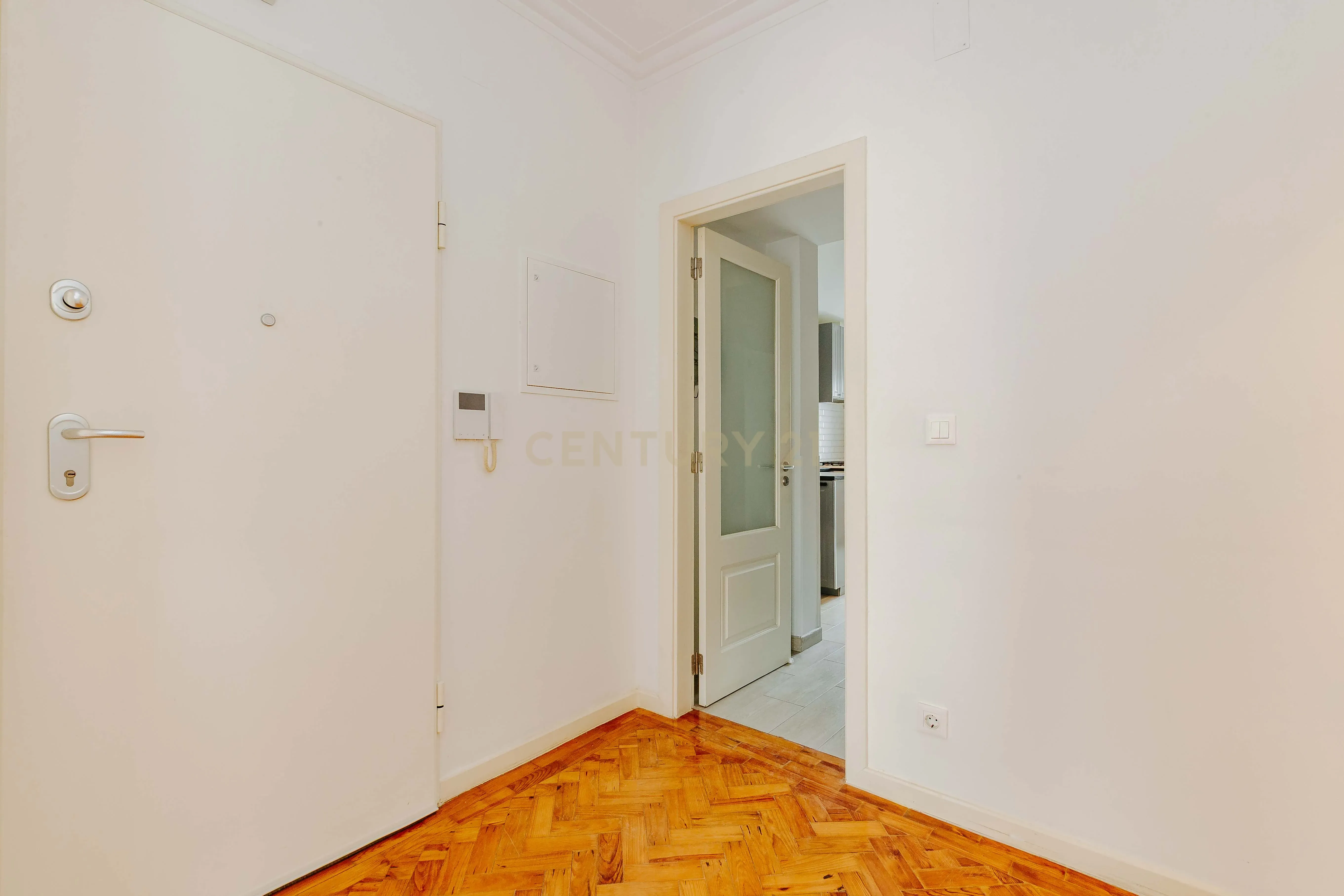 APARTAMENTO T5 REMODELADO SALDANHA LISBOA - Image 26