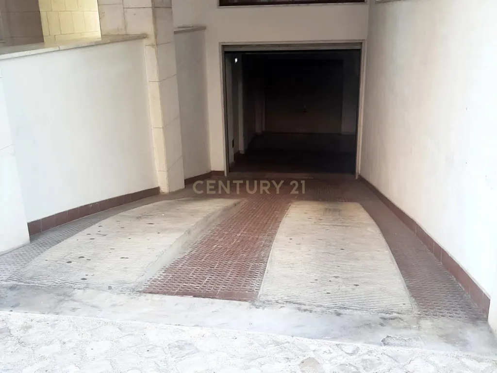 **Box na Rua Maria Carlota D´Oliveira para Venda!** - Image 1