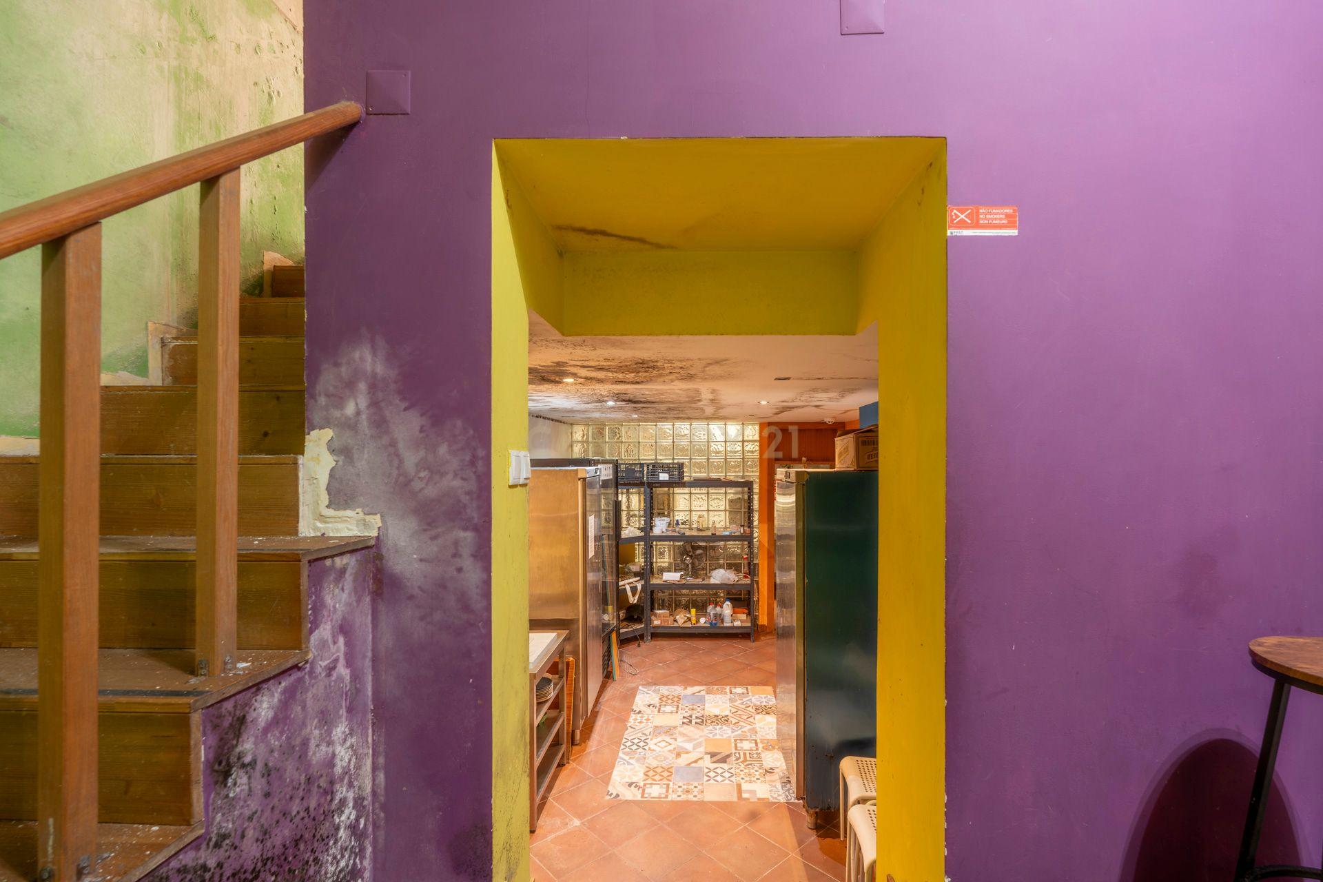 Fotografia 9 de OPORTUNIDADE! ESPAÇO DE RESTAURAÇÃO MUITO BEM DECORADO E TOTALMENTE EQUIPADO EM LOCALIZAÇÃO CENTRAL DE LISBOA, GRANDE POTENCIAL PARA O SEU NEGÓCIO!