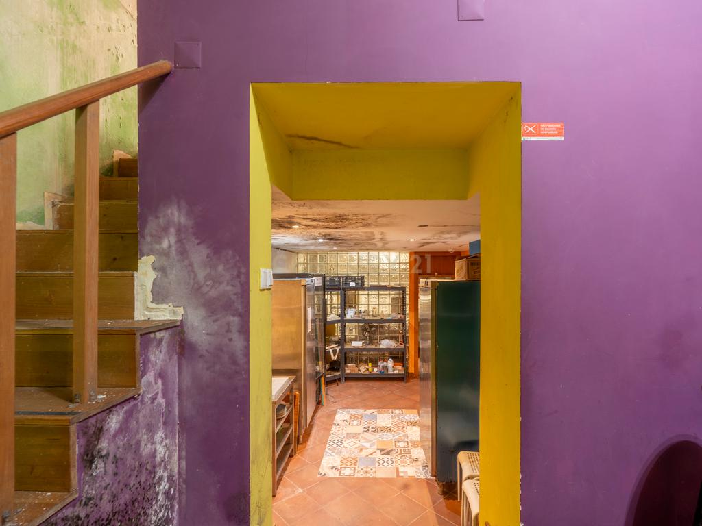 OPORTUNIDADE! ESPAÇO DE RESTAURAÇÃO MUITO BEM DECORADO E TOTALMENTE EQUIPADO EM LOCALIZAÇÃO CENTRAL DE LISBOA, GRANDE POTENCIAL PARA O SEU NEGÓCIO! - Image 9