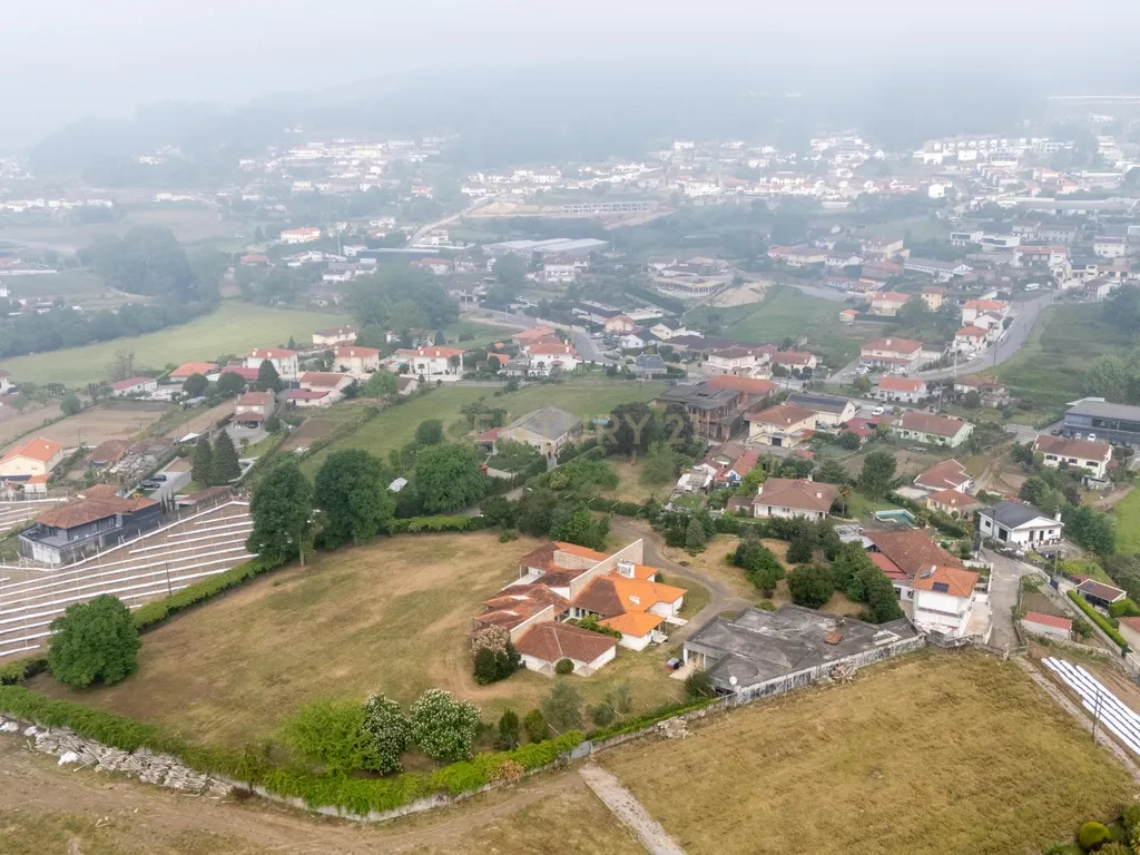 Moradia em vizela com 6 quartos e elevado potencial de investimento - Image 40