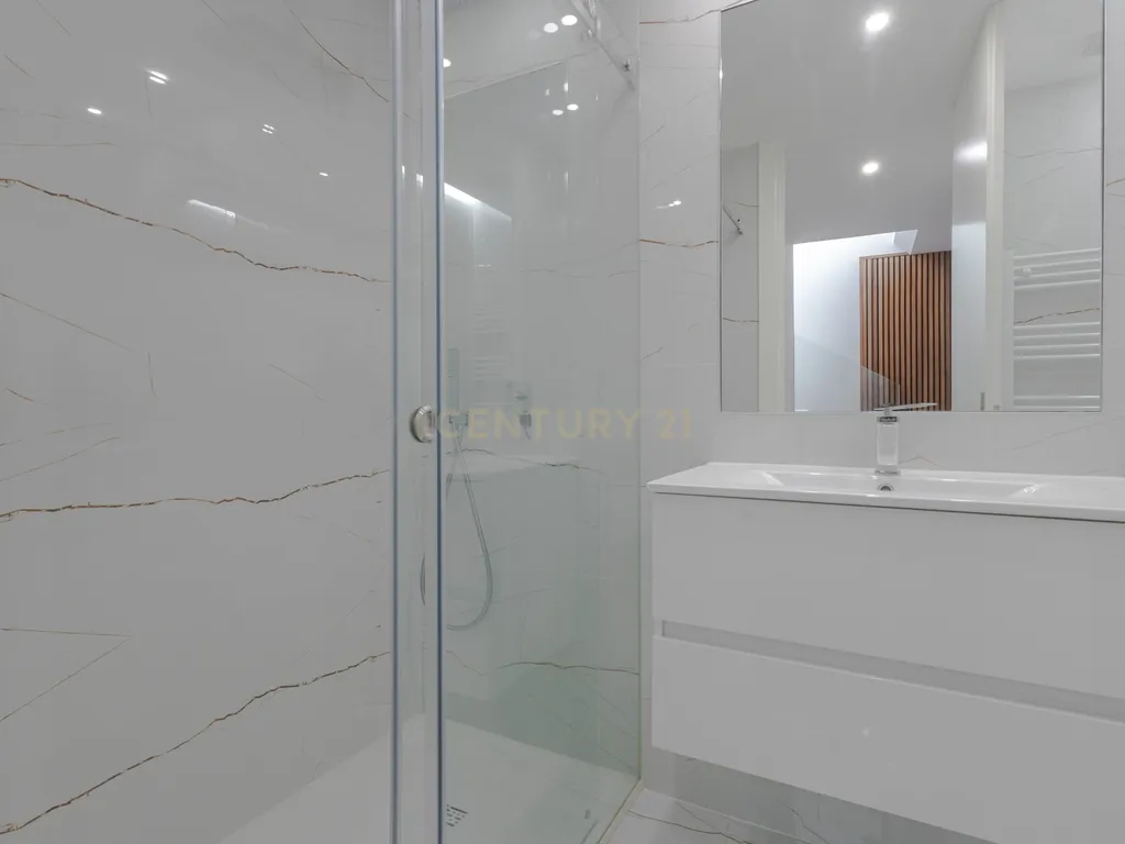 T4 Duplex com vista mar em Espinho - Image 8
