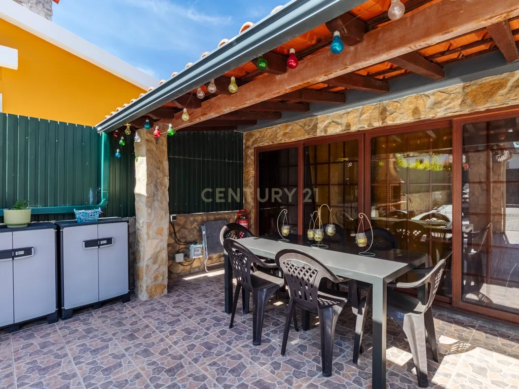Moradia T4 como nova com piscina na Marisol em Lote de 500m² - Image 8