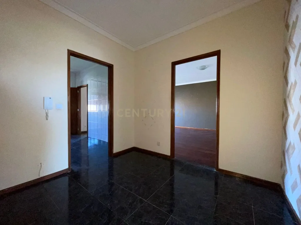 T3 em Vilar de Andorinho - Image 5