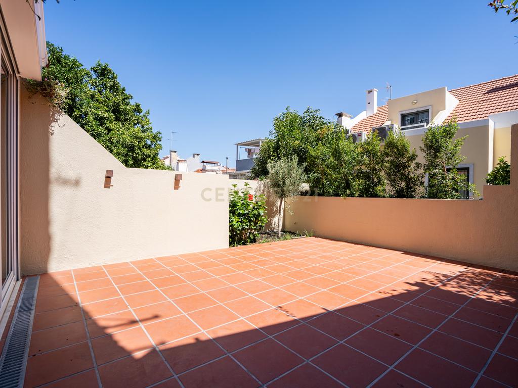 Apartamento T2 RC, Rua do Mato Grosso, Santa Engrácia, São Vicente - Image 31
