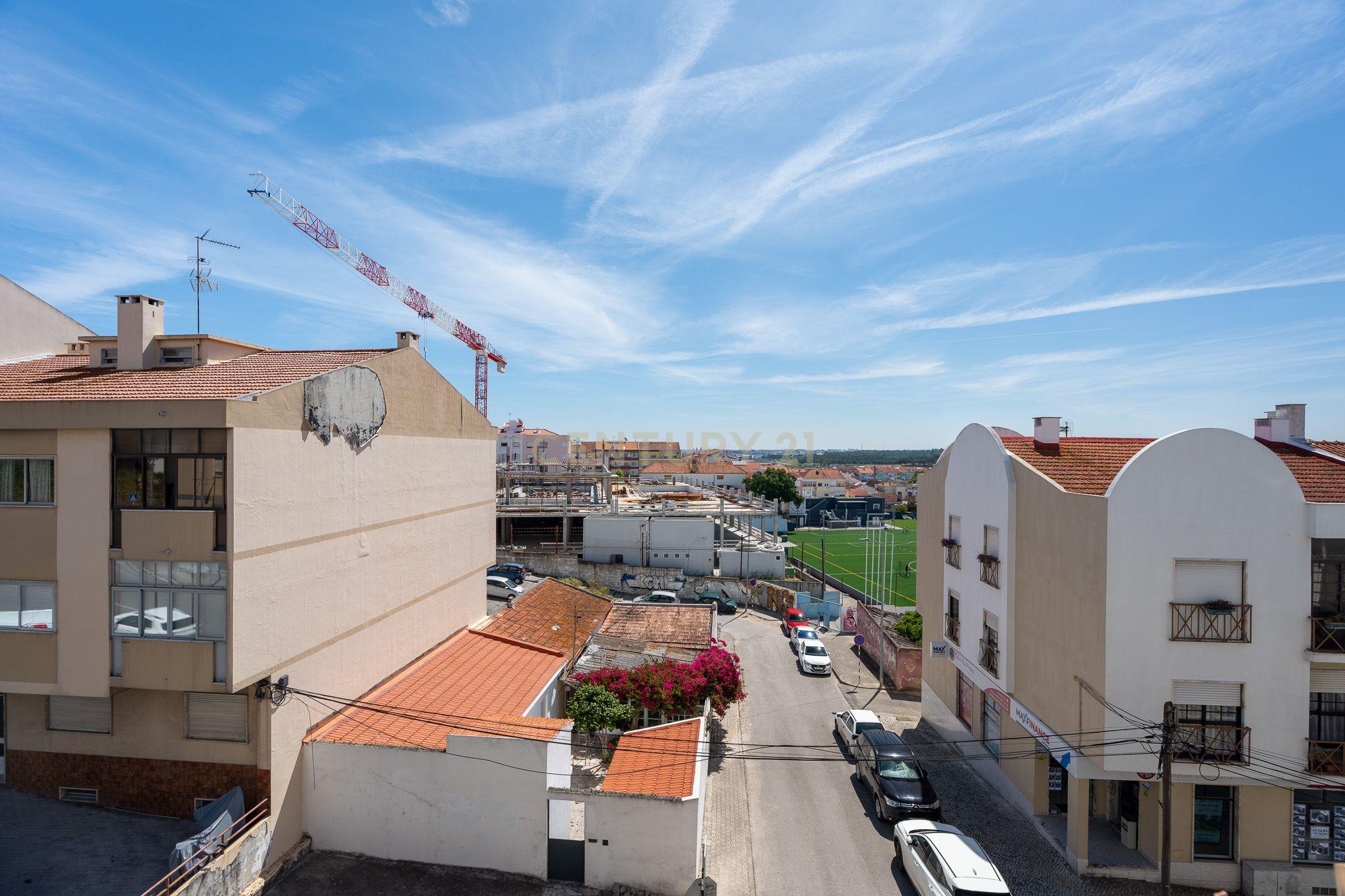 Apartamento T1 em Corroios com Luz Natural e Boa Localização - Image 12