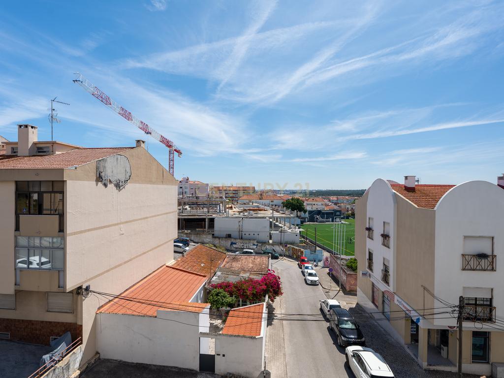 Apartamento T1 em Corroios com Luz Natural e Boa Localização - Image 12