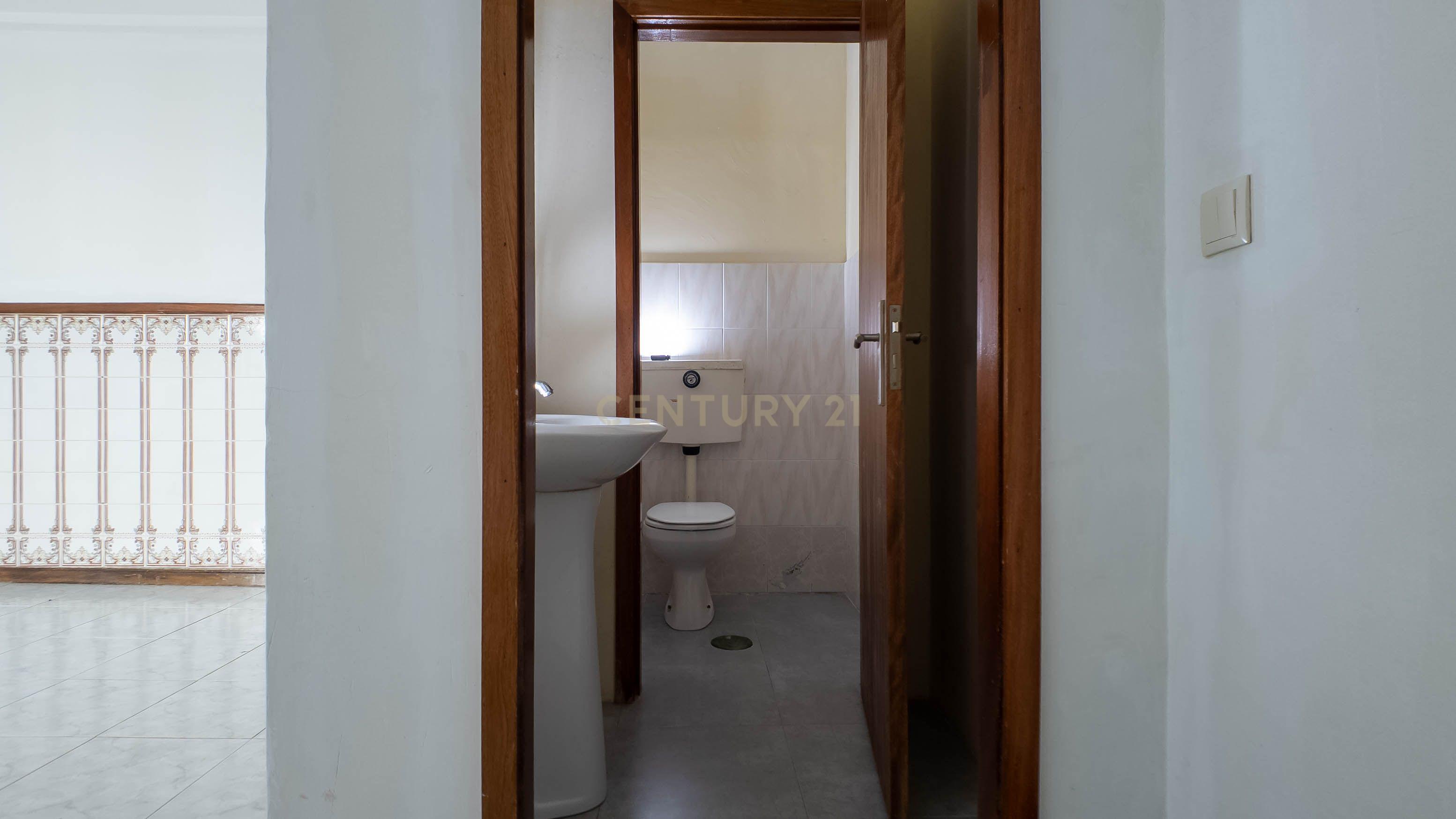 Armazém Usado em Gondomar - Localização Privilegiada - Image 6