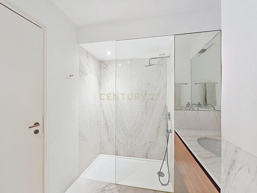 Luminoso Apartamento T2 com Vista para o Rio Douro - Image 13