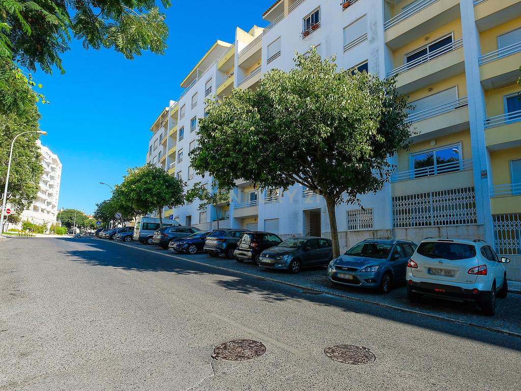 Apartamento T3 luminoso na Parede com varandas, garagem e arrecadação - Image 26