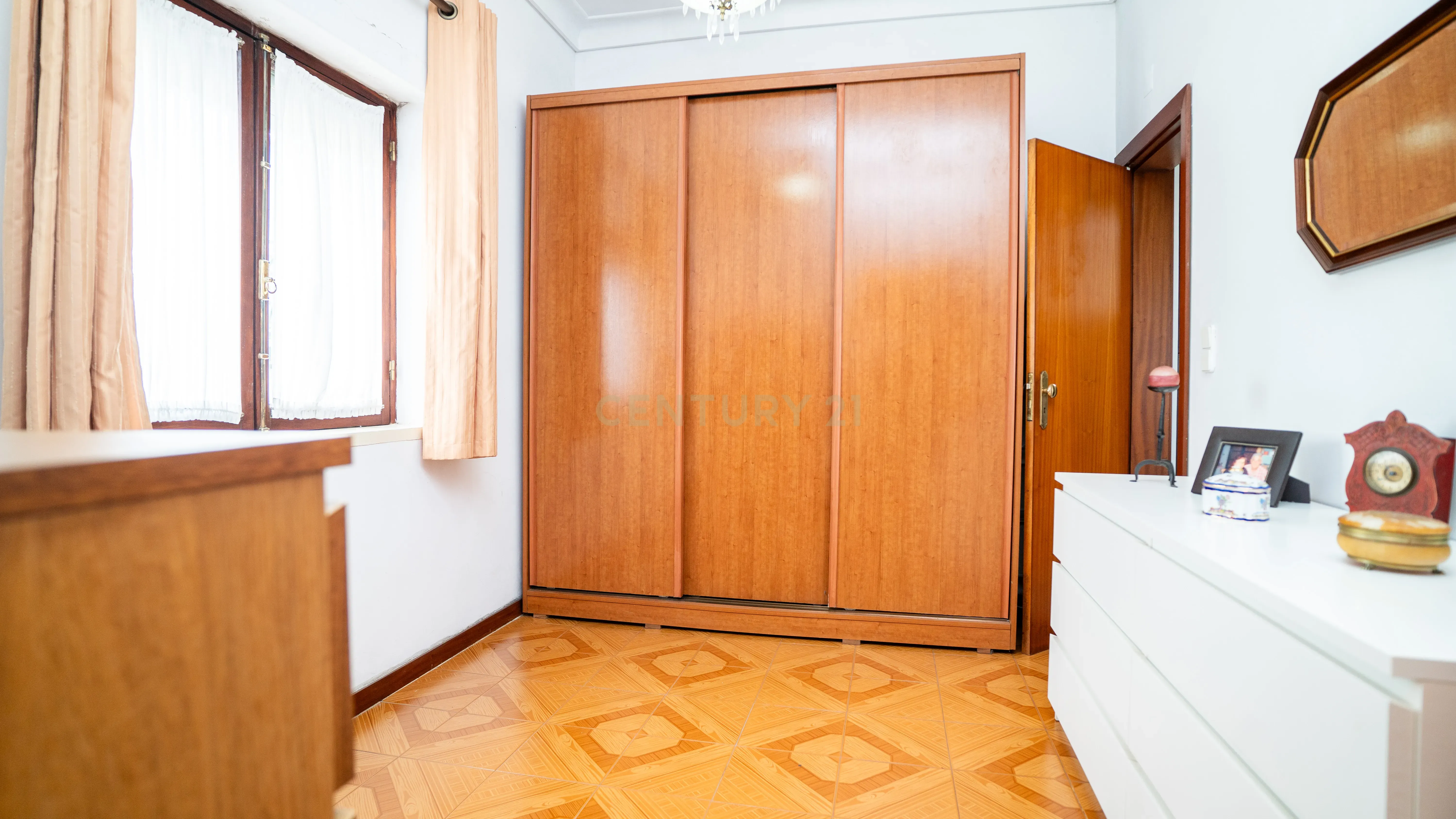 Moradia T6, na Rua 1 no Bairro de Belém, para modernizar em lote com 290m² - Image 24