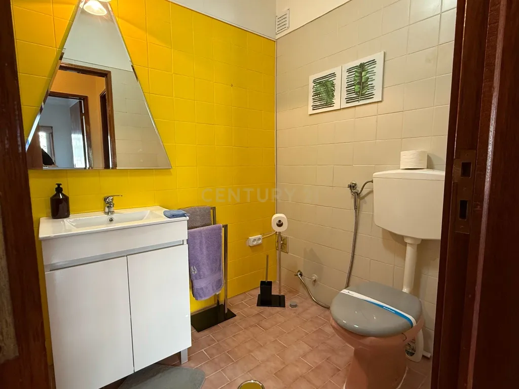 Apartamento T2 com varanda e elevador na Figueira da Foz - Image 16