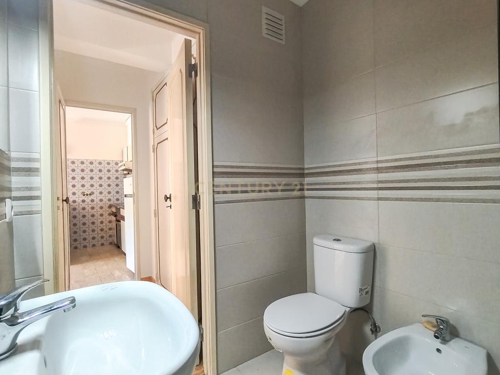 Apartamento T1 na Parede a menos de 200 metros da praia - Image 17