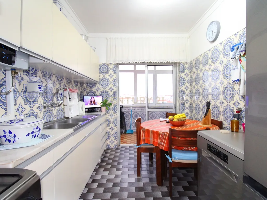Apartamento T2+1 em Amora - Image 2