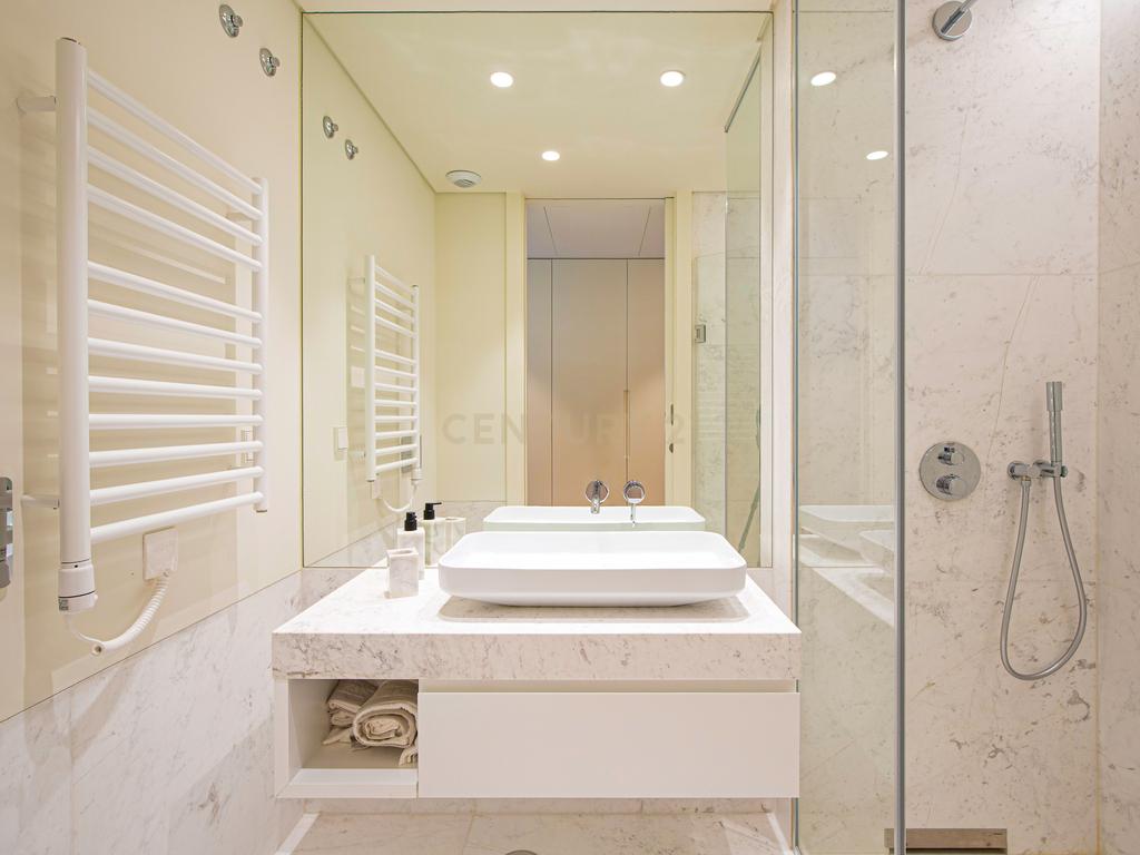 Apartamento de Luxo com 3 Quartos Virado a Sul na prestigiada Infinity Tower - Image 27