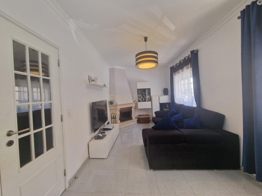 Apartamento T1 Quinta do Conde com logradouro bastante amplo - Image 6