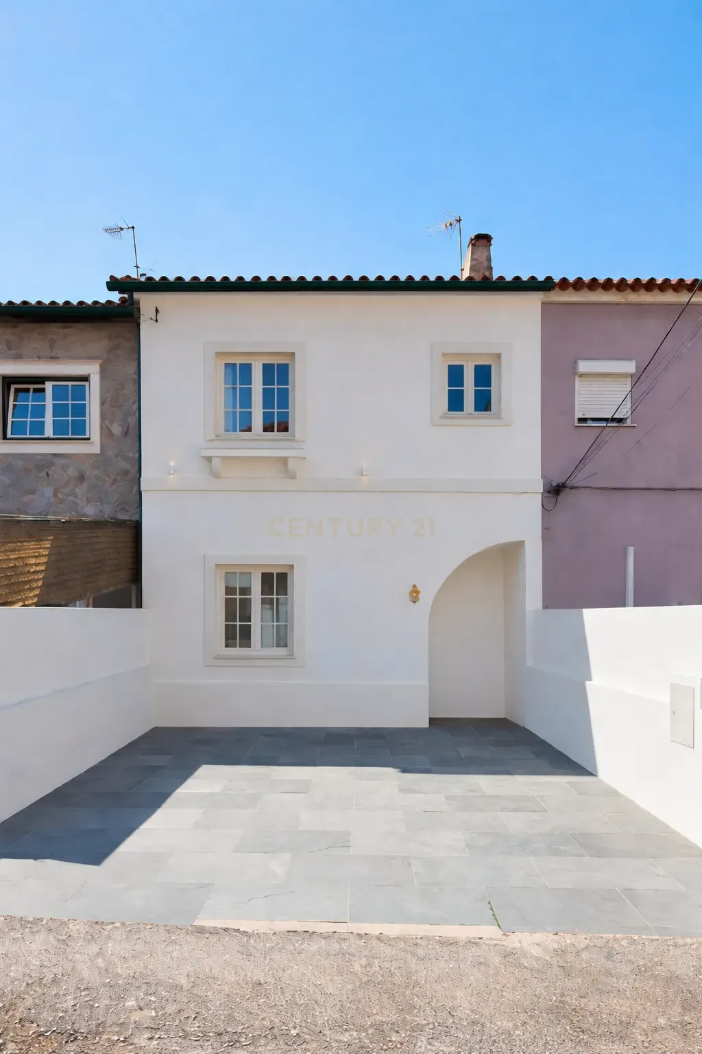 Moradia T3 em reabilitação total – Almoinhas - Gandara dos Olivais, Leiria
