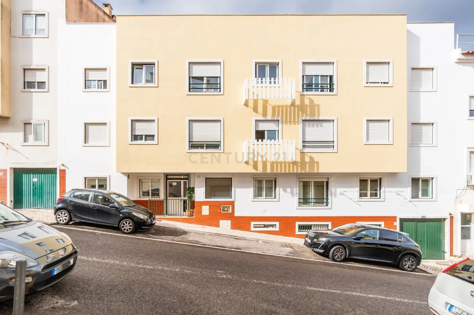 Cozy 2-Bedroom Apartment with Garage and Storage Room in Brandoa