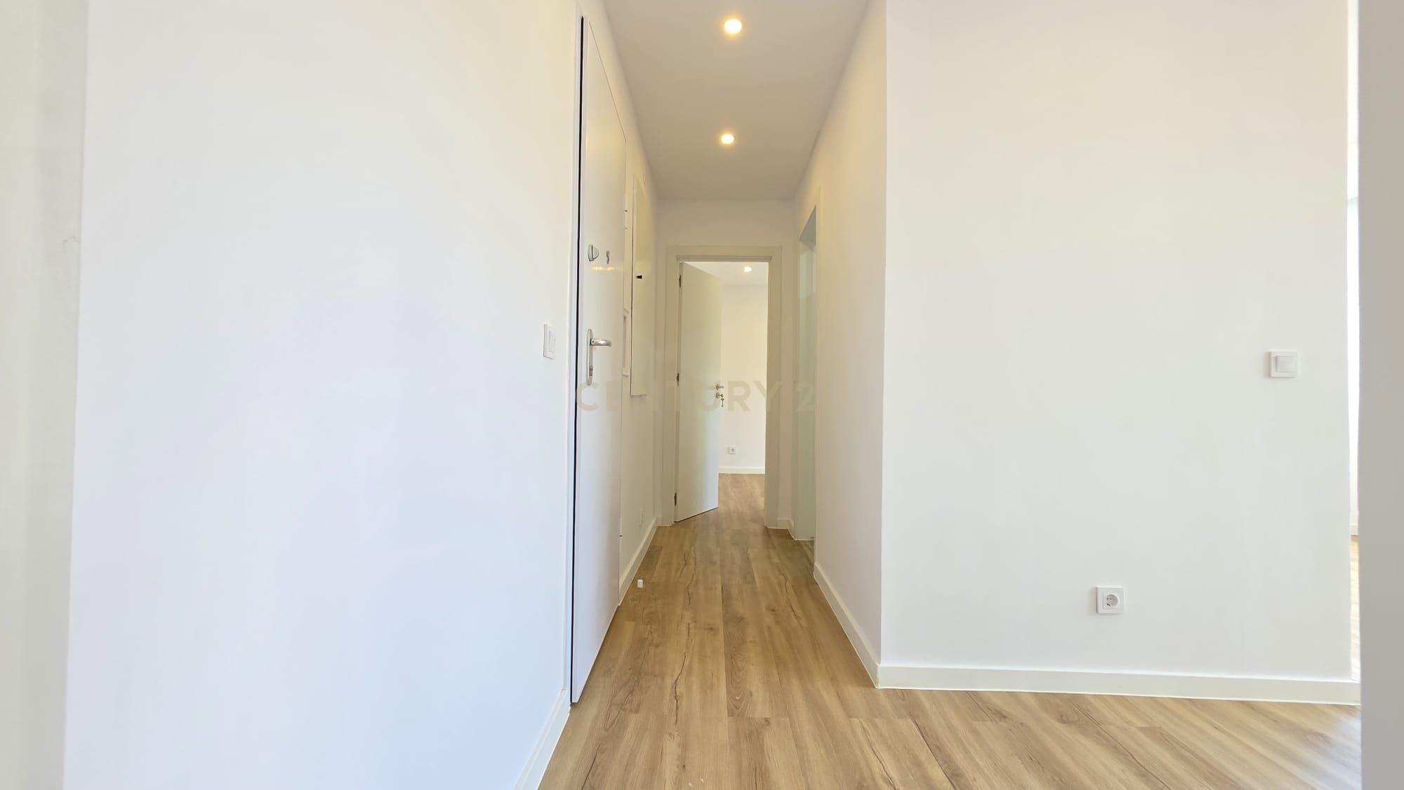 Fotografia 9 de T2 Totalmente Remodelado | Damaia – Amadora | A 5 Minutos da Estação