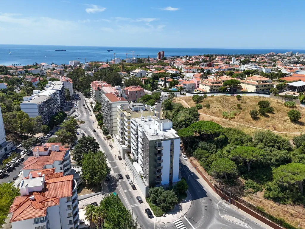 Elegante Apartamento T3 no Estoril com Box Fechada para 3 carros a poucos metros da praia - Image 37