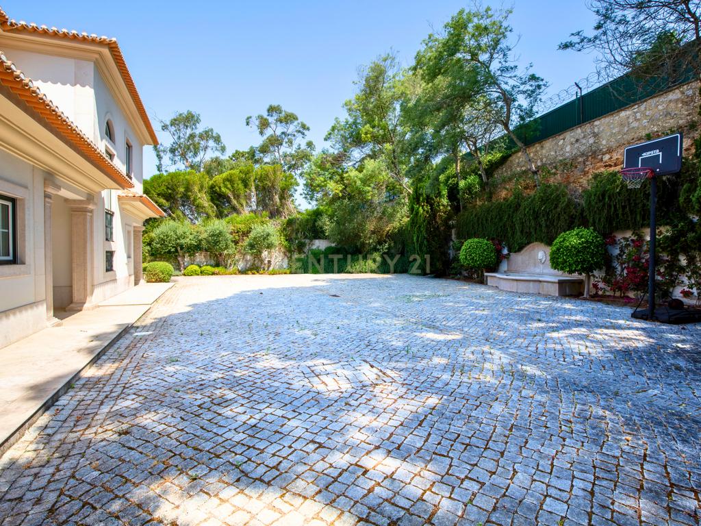 Moradia T7 com Piscina em Alcabideche- Cascais - Image 5