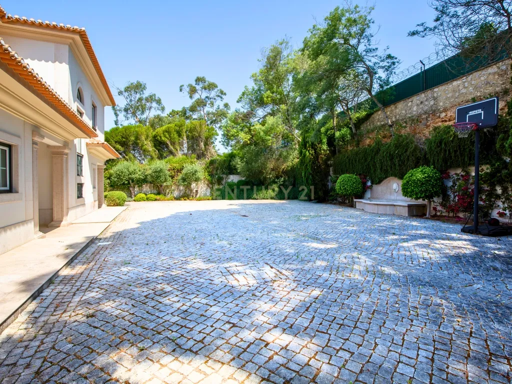 Moradia T7 com Piscina em Alcabideche- Cascais - Image 5