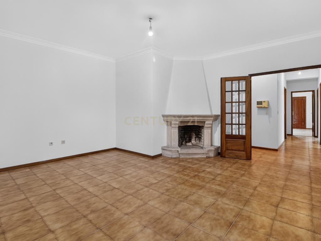 T3+1 com Garagem Fechada e Elevador | Lomar – Braga - Image 1
