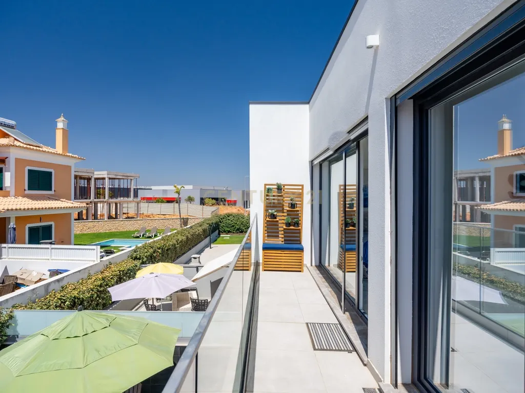 Moradia T3 + 1 Moderna com Piscina e Acabamentos de Luxo – Algoz - Image 29