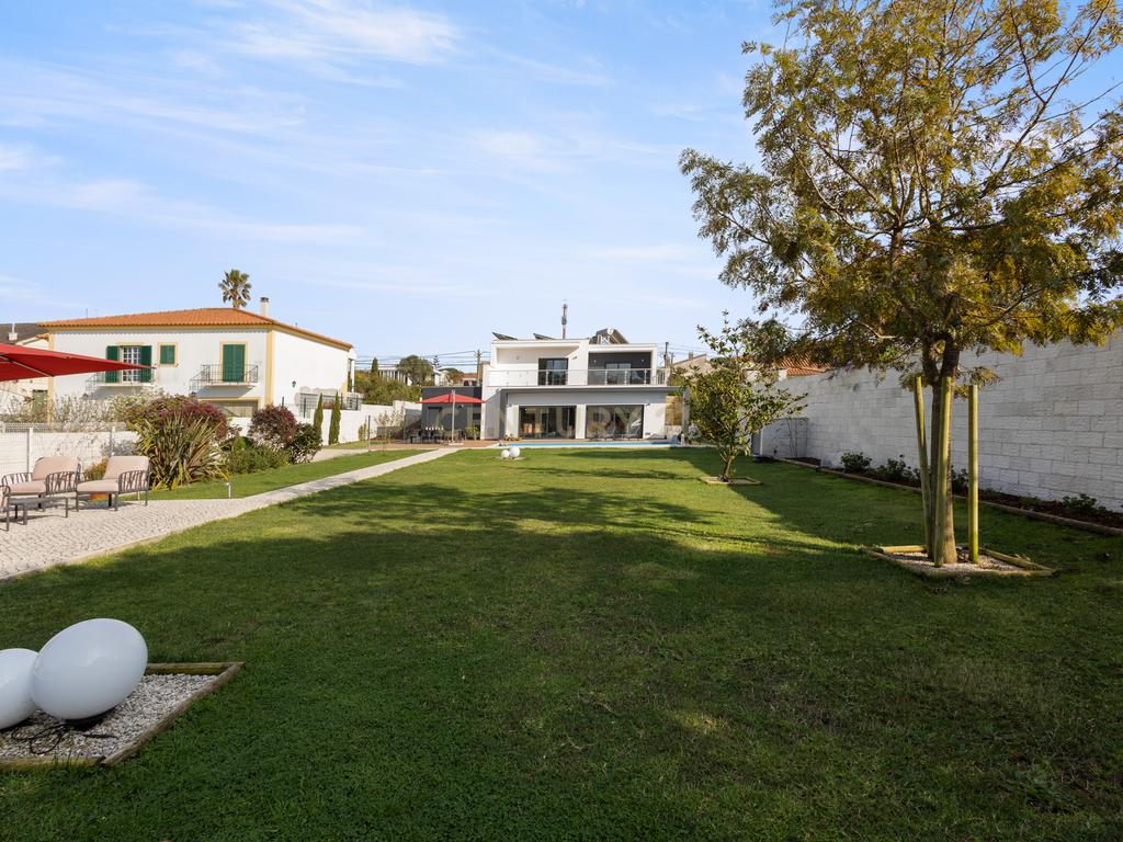 Moradia ultramoderna com 3 quartos: Vida sustentável na Costa da Prata - Image 2