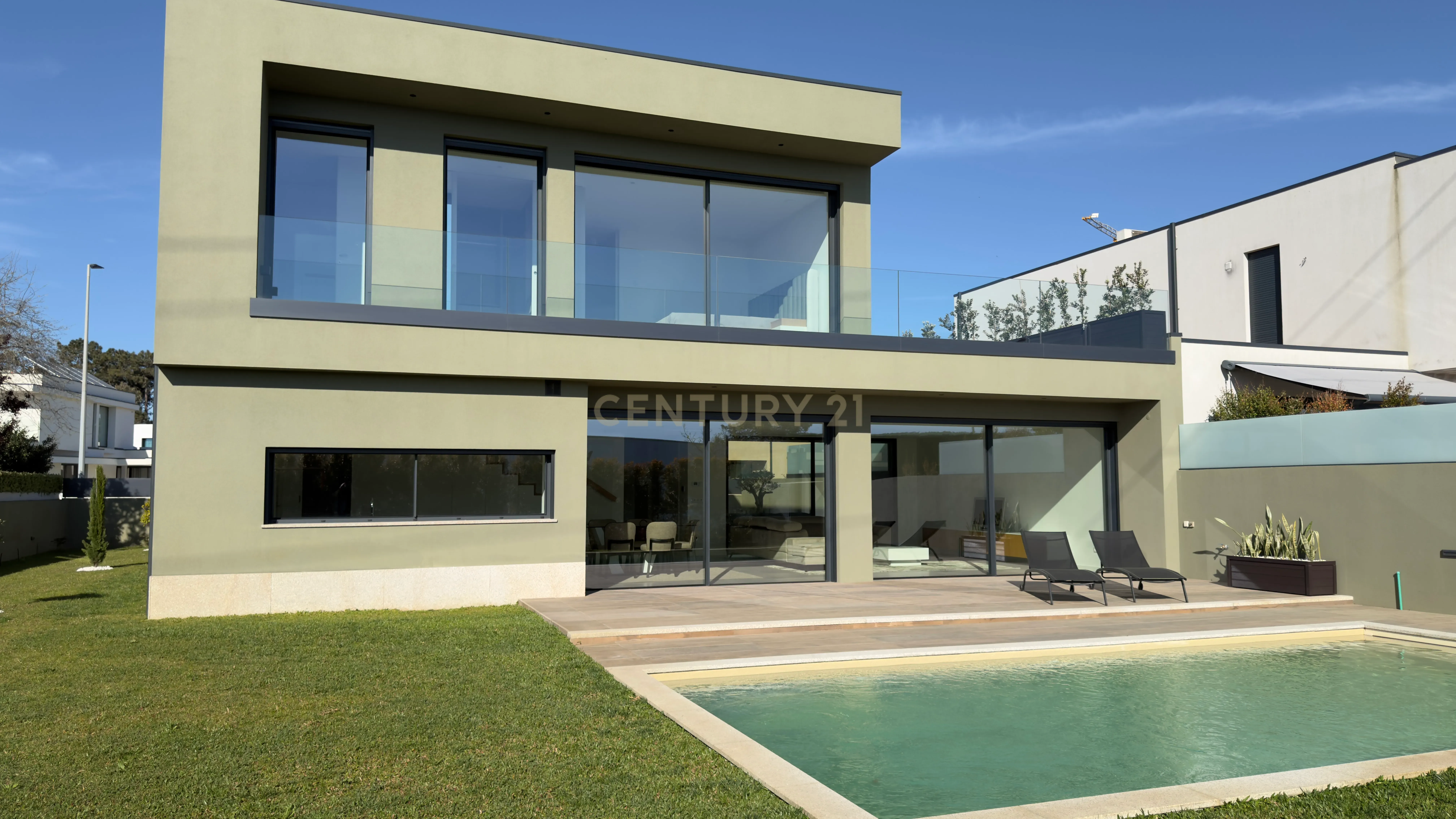Fotografia 4 de Moradia Contemporânea de Luxo em Azurara | Elegância, Privacidade e Distinção