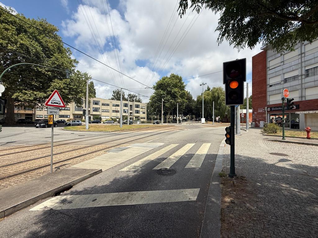 Loja para T1+1 aprovado para habitação, junto ao Metro — oportunidade antes da obra - Image 20