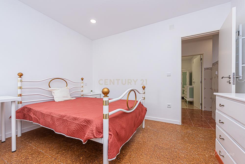 Alojamento Estudantil LÁ-SALETTE ( quarto Pisco de Peito Ruivo 10m2 ) - Image 2