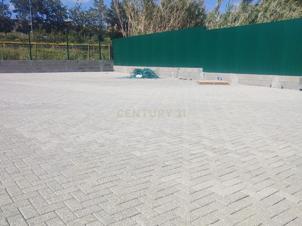 Cedência Espaço de terreno com uma área útil de 330 m² em Almada com Vista para a IC20 de Acesso Fácil - Image 7