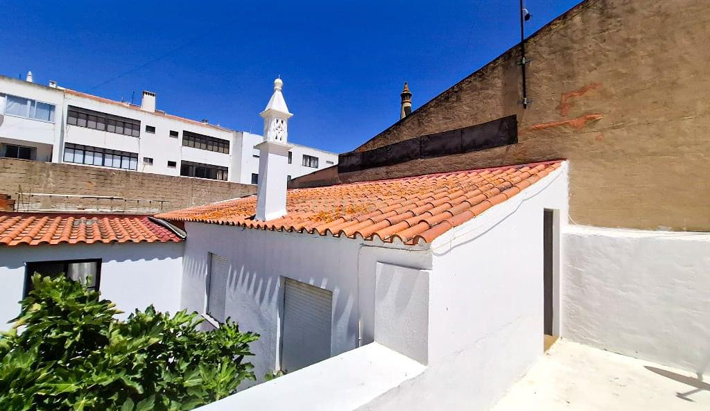 Moradia T3+2 com Terraço, Pátio e Espaço Comercial em São Bartolomeu de Messines – Silves, Faro - Image 50
