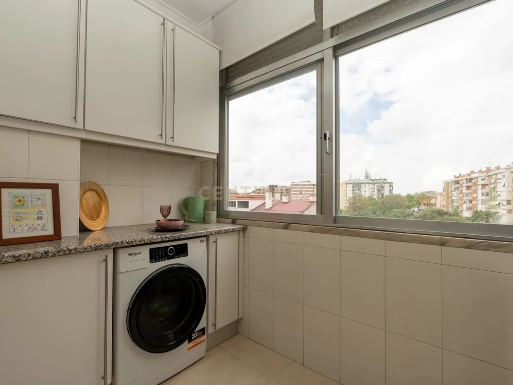 T2 Renovado em Odivelas — Conforto, Luz Natural e Localização Privilegiada - Image 12