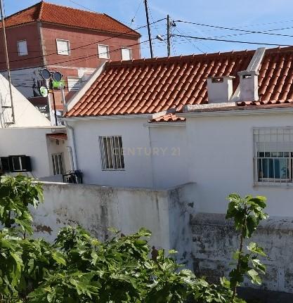 Moradias Térreas em banda no centro da Charneca Caparica - Image 6