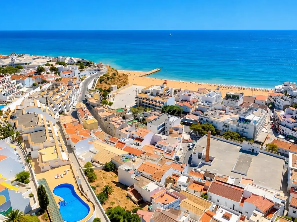 Moradia T3 renovada no centro histórico de Albufeira /200 metros da praia - Image 2