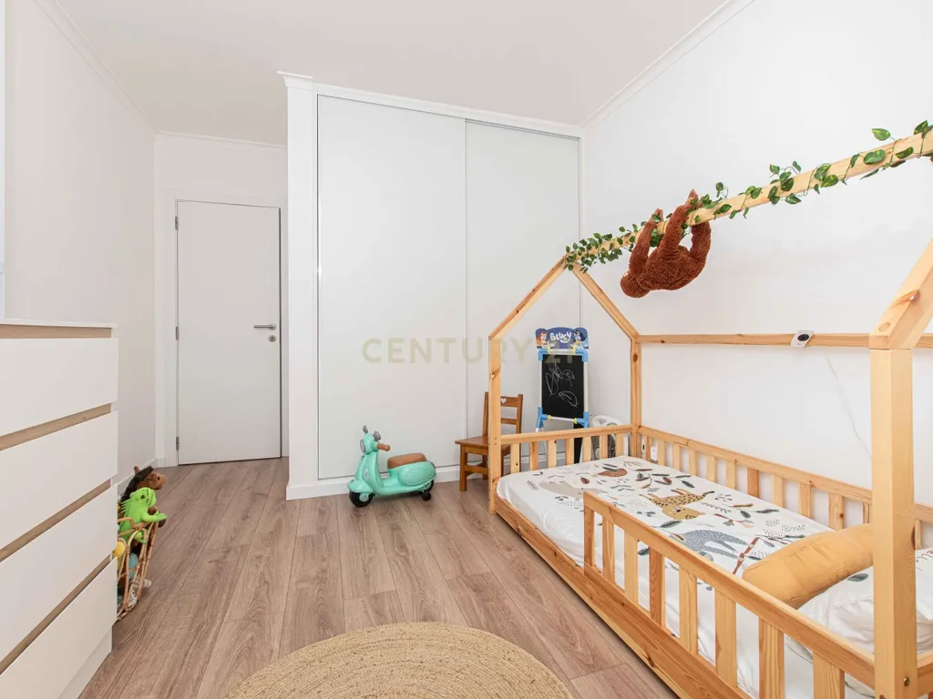 Apartamento T3 com Parqueamento e Arrecadação - Image 15