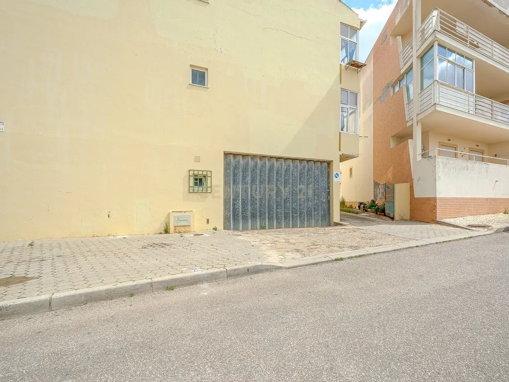 Apartamento T3 com Garagem no Centro de Tunes - Image 26