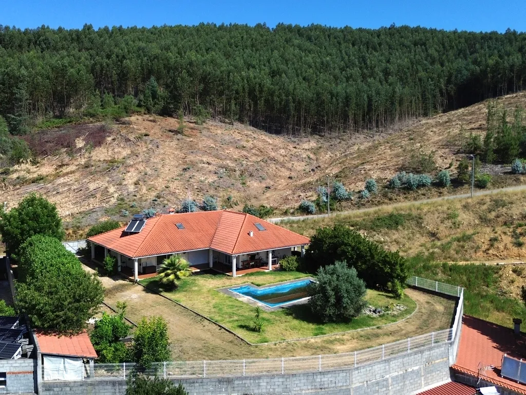 Moradia T3 || Vistas Maravilhosas || Com Piscina || Castanheira de Pêra - Image 37