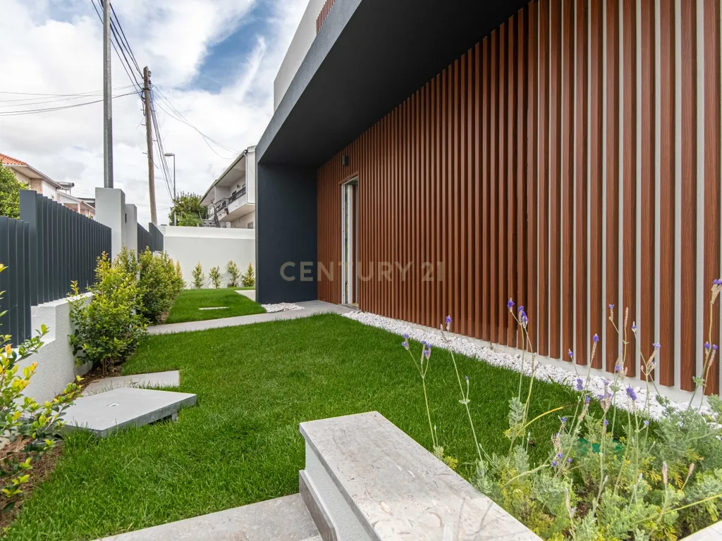 Moradia T4 Premium independente com Piscina (Nova Construção) / Barcarena - Image 10