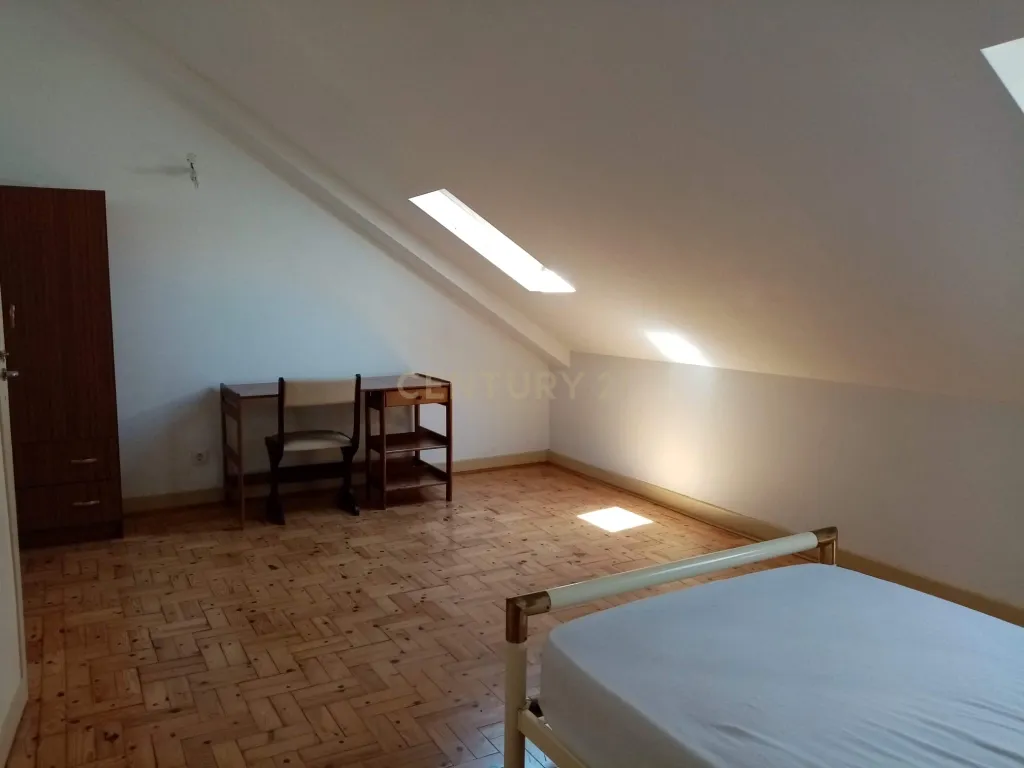 Apartamento T3+1 com logradouro e estacionamento privativos e sótão independente rentabilizado – Bairro Norton de Matos - Coimbra - Image 41