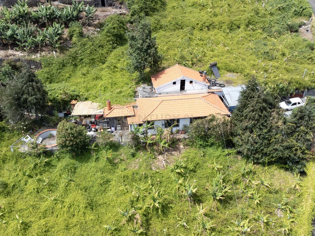 Terreno com 6.896m² e Moradia com Vista Mar - Image 16