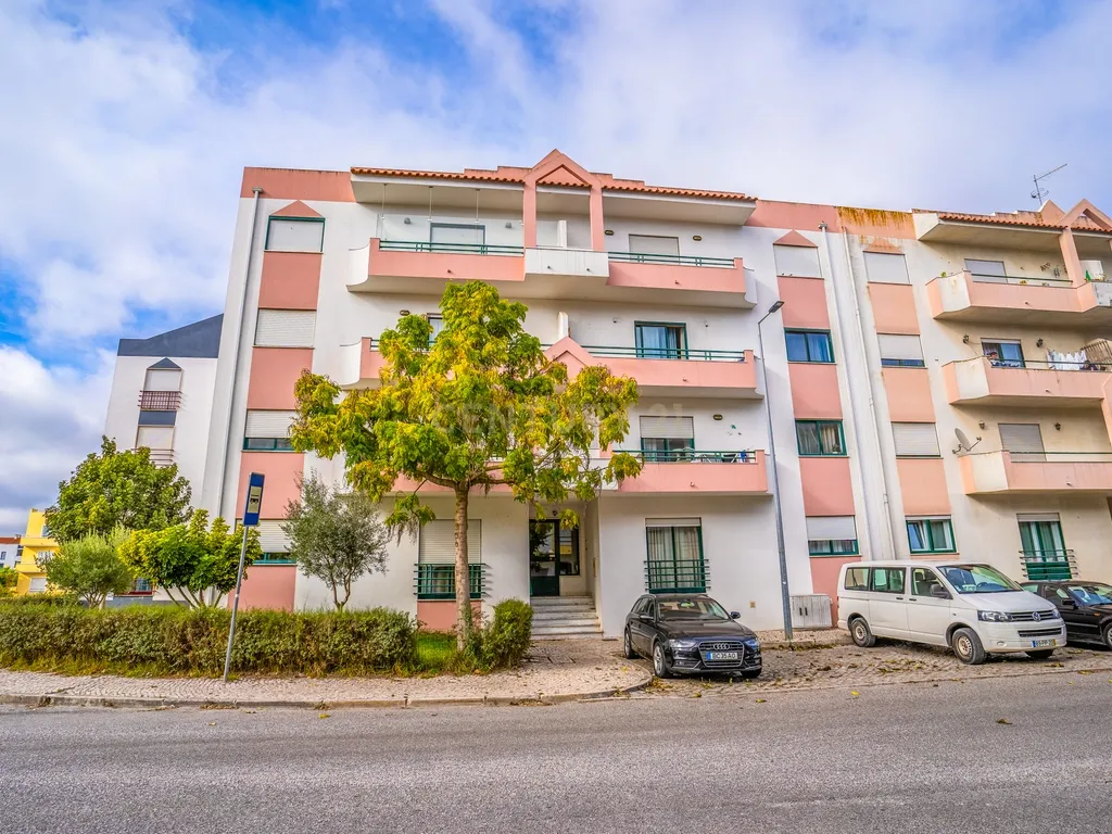 Apartamento T3 com elevador e garagem fechada em Cidade Nova, Caldas da Rainha! - Image 1