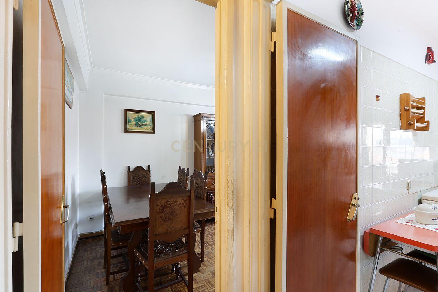 Fotografia 5 de Apartamento T3 em Odivelas com elevador, a 100 mts do Metro.