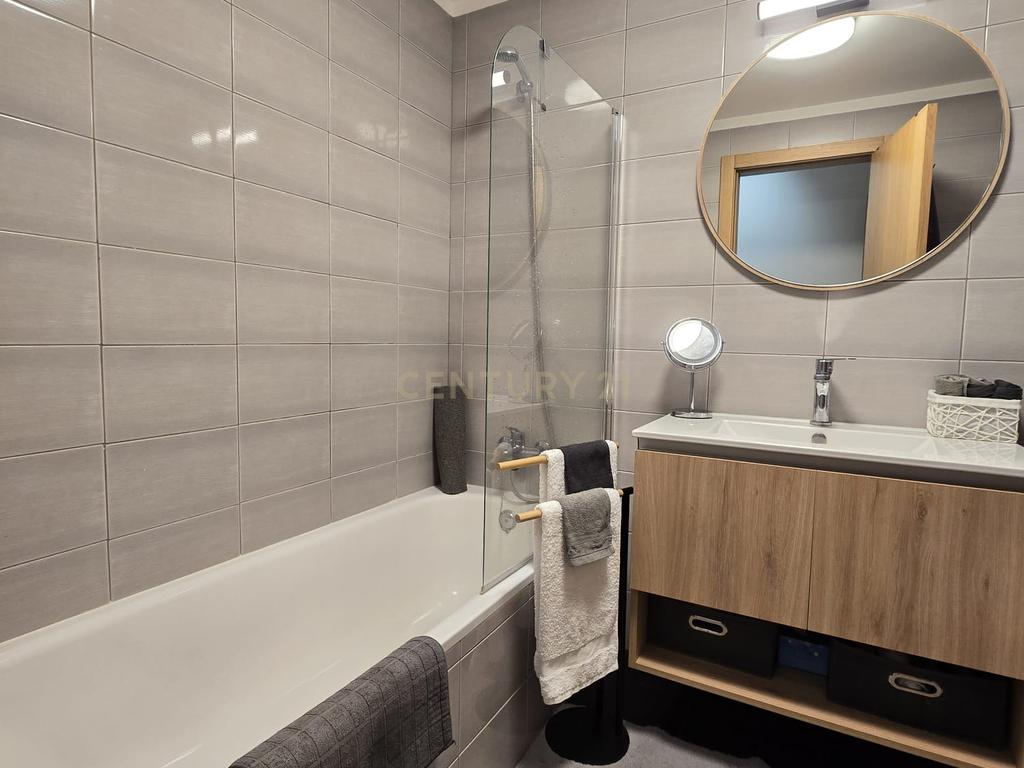 Apartamento T2 de elevada qualidade no centro do Caniço – sofisticação, vista mar e localização privilegiada - Image 8